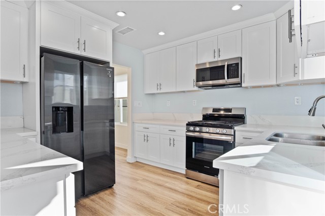 Detail Gallery Image 9 of 27 For 26021 President Ave, Harbor City,  CA 90710 - 3 Beds | 2 Baths