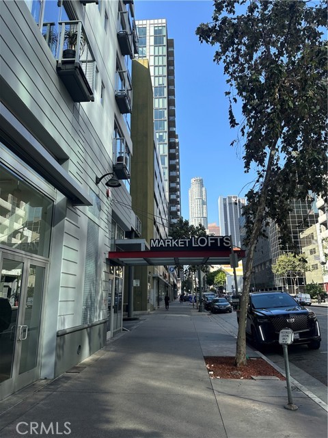 645 W 9th Street, Los Angeles CA: https://media.crmls.org/medias/5f8dc9dd-27e4-4240-b598-c4163b676e91.jpg