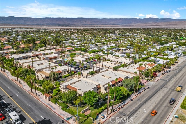 200 E Racquet Club Rd, Palm Springs CA: https://media.crmls.org/medias/5f8ef880-26c0-4268-9c87-90c126aa9d5b.jpg
