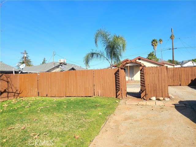 Detail Gallery Image 2 of 22 For 35216 Avenue D, Yucaipa,  CA 92399 - 2 Beds | 1 Baths