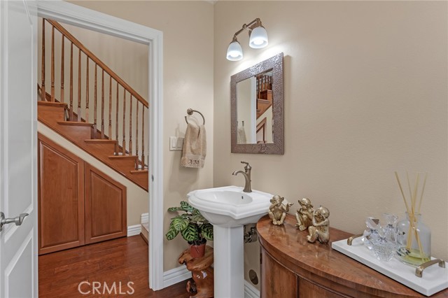 Detail Gallery Image 10 of 23 For 1917 Harriman Ln a,  Redondo Beach,  CA 90278 - 4 Beds | 2/1 Baths