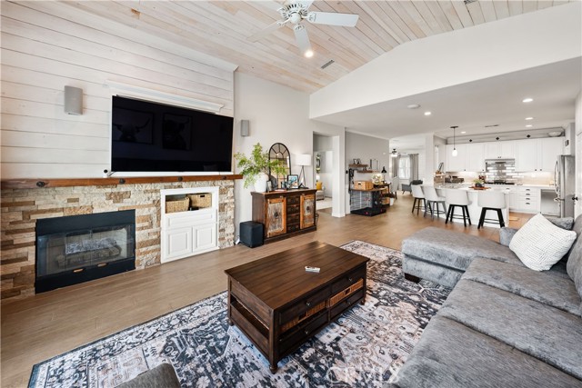 Image 12 of 30 For 27975 Langley Place