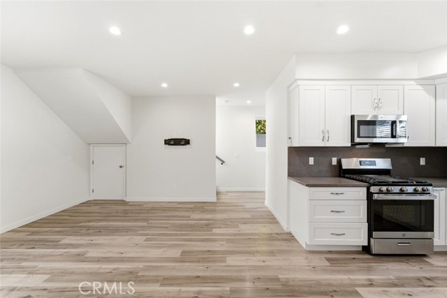 Detail Gallery Image 24 of 49 For 15944 Valerio St, Van Nuys,  CA 91406 - 7 Beds | 5 Baths