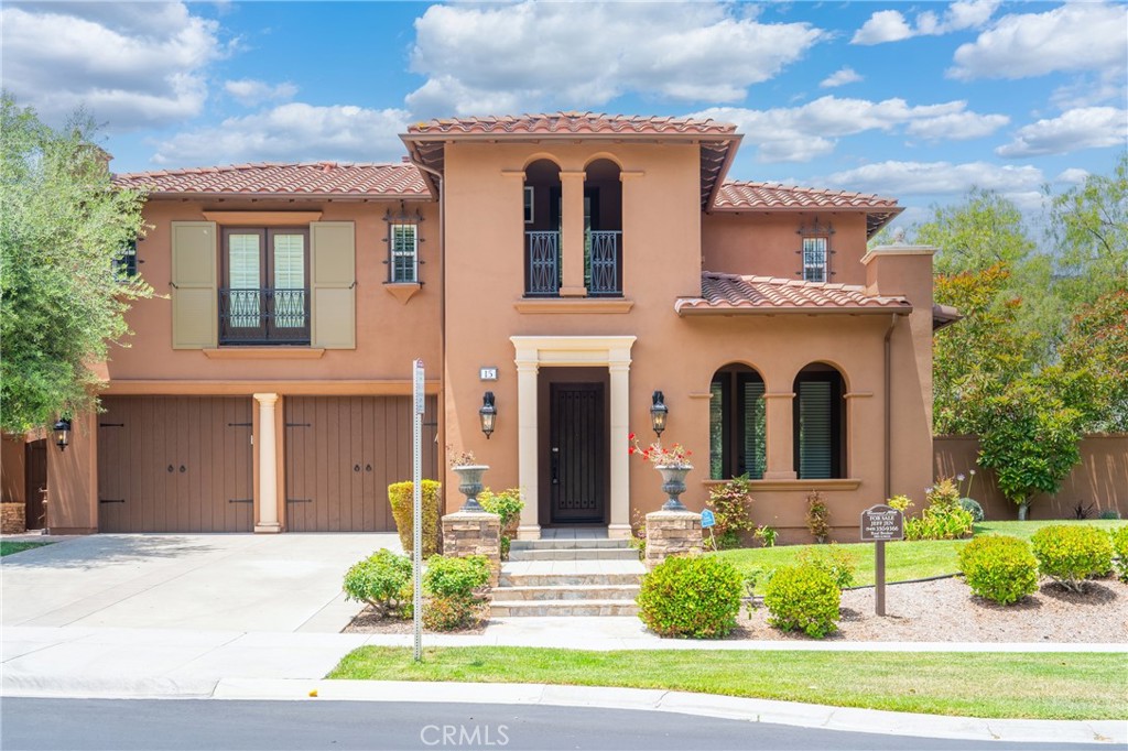 15 Basilica Place