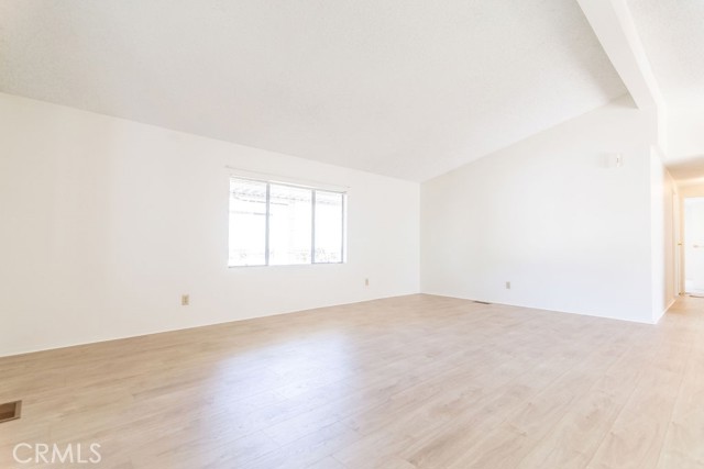 34854 Lyn Avenue, Hemet CA: https://media.crmls.org/medias/5f920b80-8f80-46c6-895c-912906a344d7.jpg