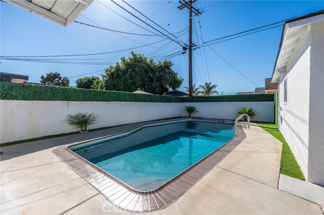 Detail Gallery Image 28 of 36 For 8502 Comolette, Downey,  CA 90242 - 3 Beds | 2 Baths