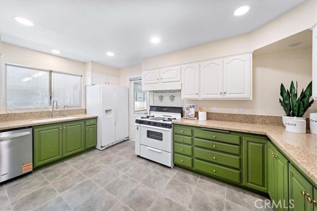 20949 Ambushers Street photo 6