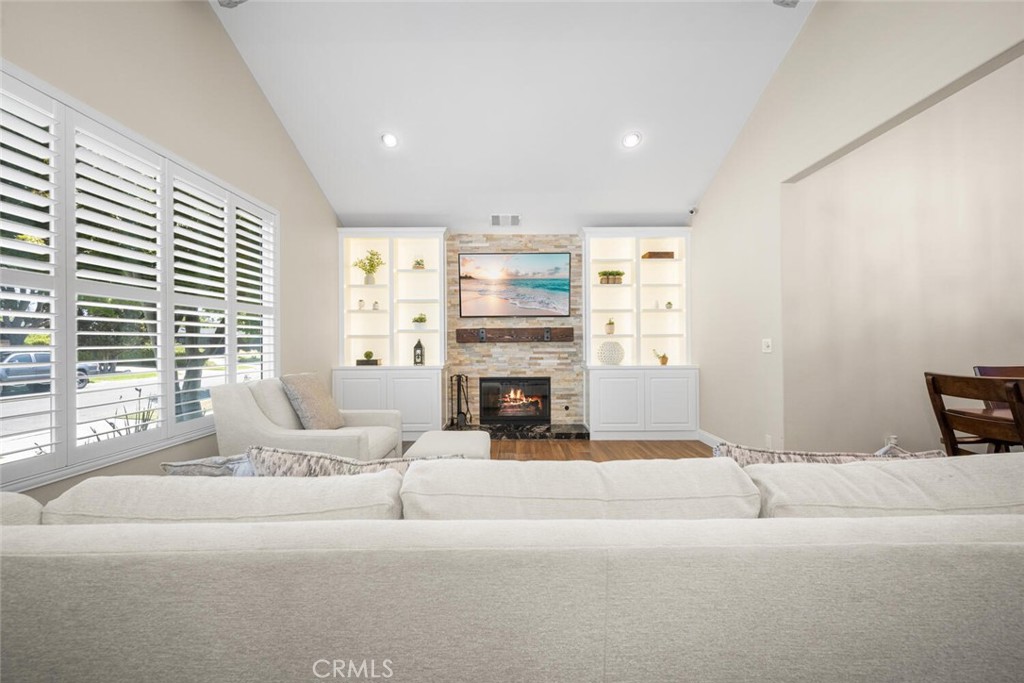 5f93dd15 B9b3 4830 9acf E3b5e7c31d8c