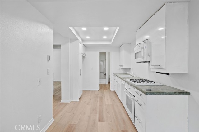 Detail Gallery Image 8 of 32 For 19132 Shoreline #2,  Huntington Beach,  CA 92648 - 1 Beds | 1 Baths