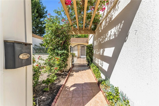 Detail Gallery Image 4 of 57 For 3188 via Buena Vista #B, Laguna Woods,  CA 92637 - 3 Beds | 2 Baths