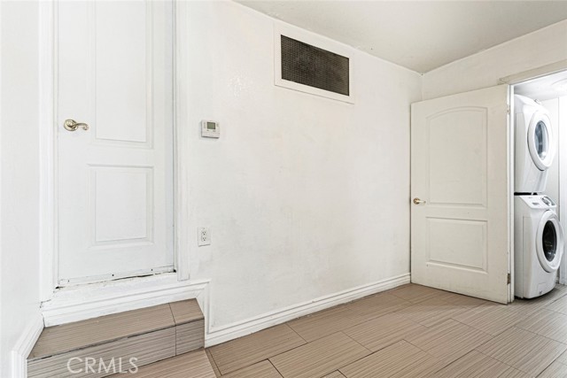10058 Sunland Boulevard, Sunland CA: https://media.crmls.org/medias/5f951c9a-0ec5-4b34-8077-a839cbaea67a.jpg