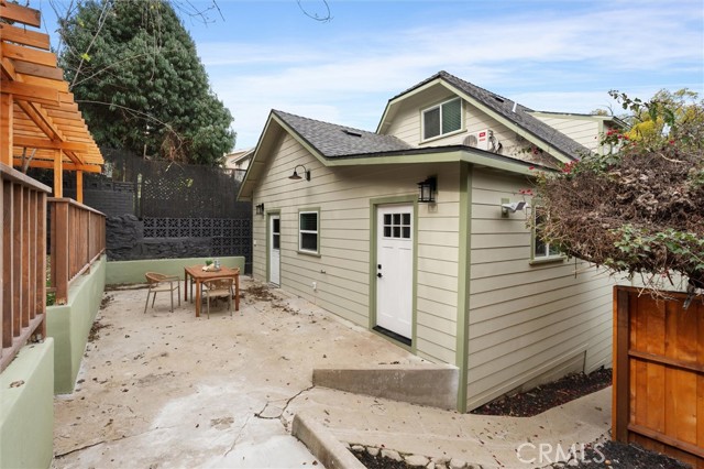 Detail Gallery Image 15 of 46 For 5850 Burwood Ave, Los Angeles,  CA 90042 - 3 Beds | 2 Baths