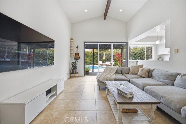 Detail Gallery Image 7 of 21 For 10414 Andora Ave, Chatsworth,  CA 91311 - 3 Beds | 2/1 Baths