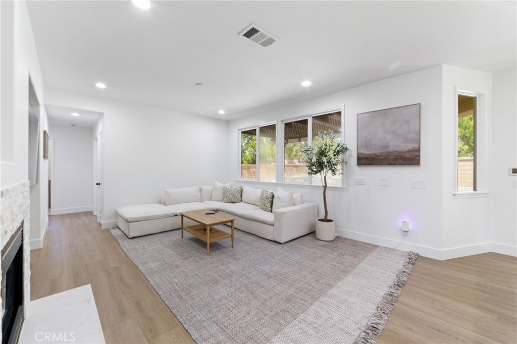 MLS #OC25274764 image #16