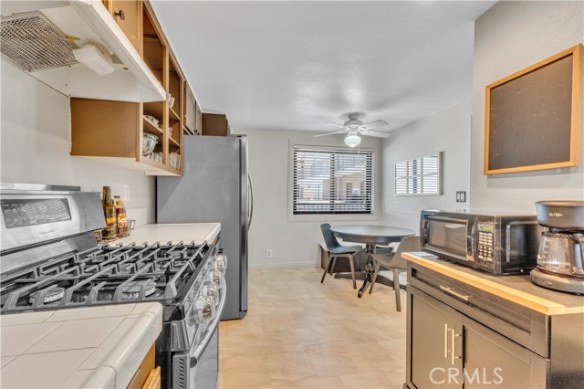 Detail Gallery Image 20 of 50 For 21040 Parthenia #25,  Canoga Park,  CA 91304 - 2 Beds | 2/1 Baths