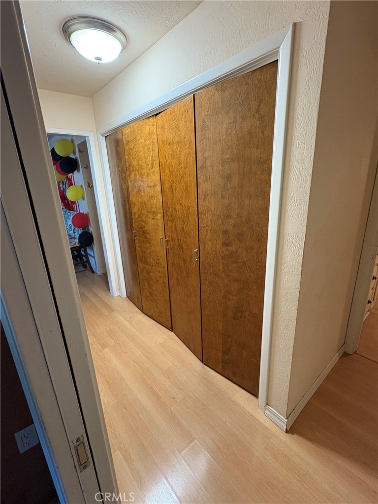 https://media.crmls.org/medias/5f97f4de-4e36-4d42-85ed-3b742810d438.jpg?preset=X-Large