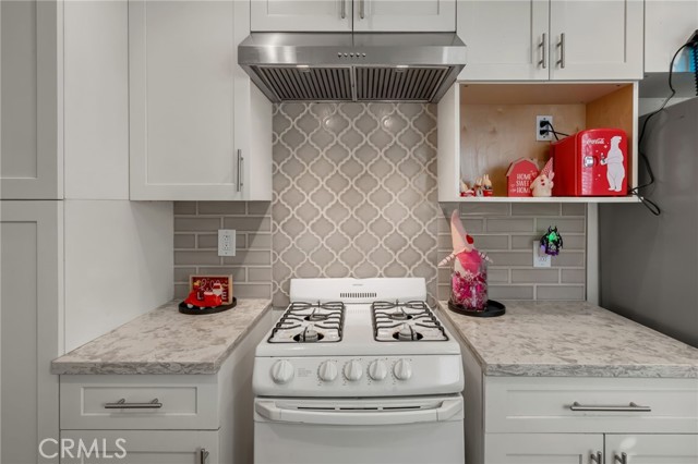 289 E Heath, Long Beach CA: https://media.crmls.org/medias/5f984f58-c4c8-43f5-aa31-327f3fb3f84f.jpg