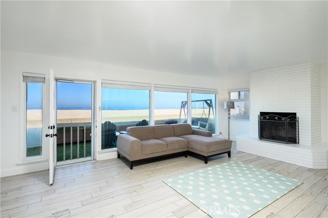 Detail Gallery Image 9 of 24 For 528 the Strand, Hermosa Beach,  CA 90254 - – Beds | – Baths