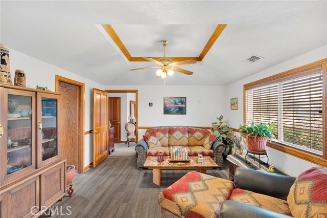 Detail Gallery Image 10 of 61 For 12830 Cedar, Hesperia,  CA 92344 - 3 Beds | 2/1 Baths