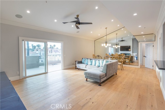 1516 Pacific Coast, Huntington Beach CA: https://media.crmls.org/medias/5f9b378f-19fd-4bb1-a6ff-174b5b28f362.jpg