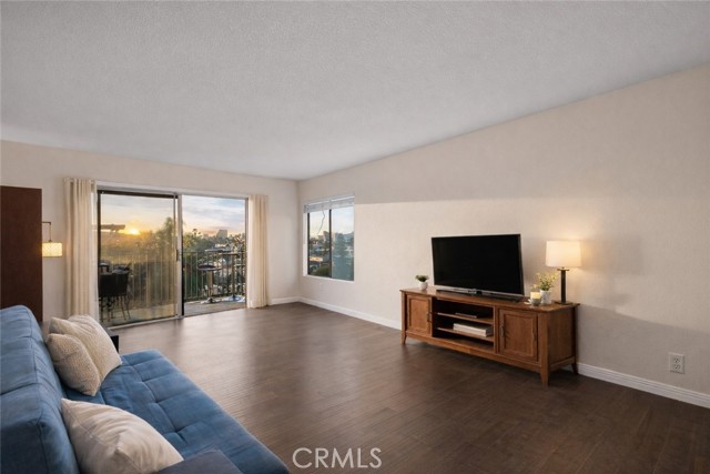 Detail Gallery Image 4 of 34 For 1517 E Garfield #53,  Glendale,  CA 91205 - 2 Beds | 2 Baths