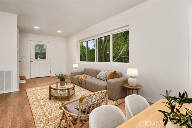 Detail Gallery Image 9 of 36 For 3833 Ridgemoor Dr, Studio City,  CA 91604 - 2 Beds | 1/1 Baths
