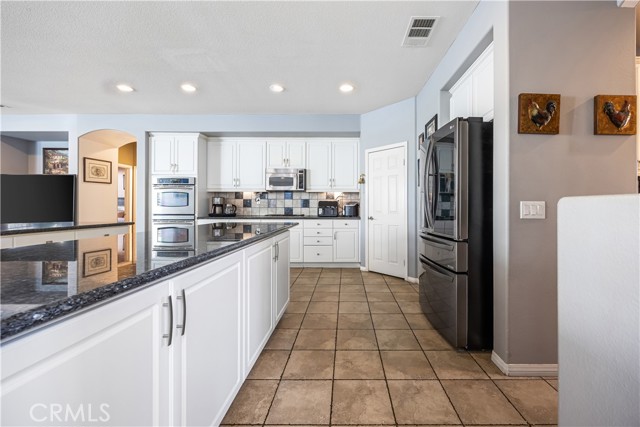 Detail Gallery Image 6 of 53 For 40755 Knollwood Ct, Palmdale,  CA 93551 - 5 Beds | 4 Baths