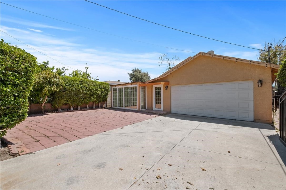 868 W Orange Grove Ave, Pomona, CA 91768