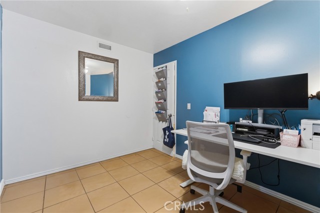 Detail Gallery Image 8 of 44 For 8901 Serapis #24,  Downey,  CA 90240 - 3 Beds | 3 Baths