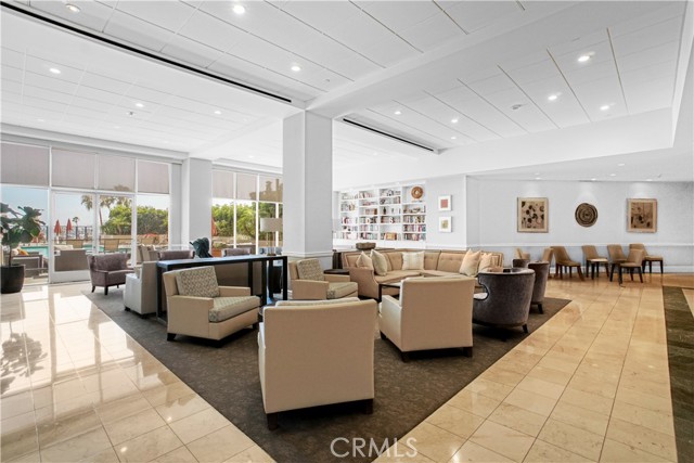 850 E Ocean Boulevard, Long Beach CA: https://media.crmls.org/medias/5f9e1943-8854-462d-a0a5-f94cb213a5ed.jpg