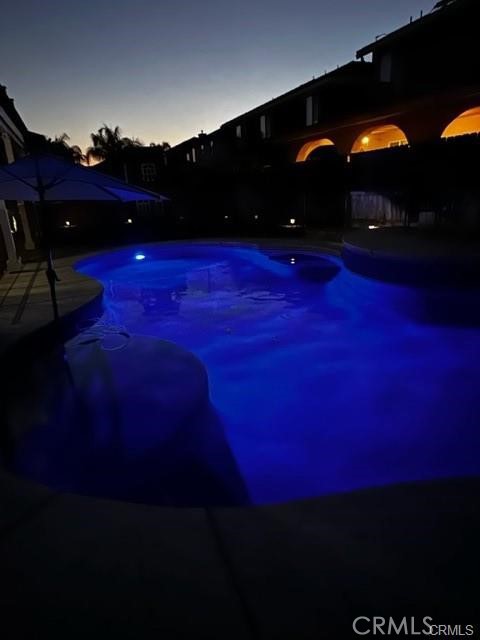 https://media.crmls.org/medias/5f9e83f4-46d7-4f01-8c5a-cddcbf010558.jpg?preset=X-Large