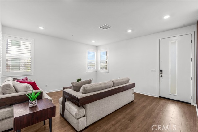 Detail Gallery Image 5 of 36 For 24283 Juni Ct, Corona,  CA 92883 - 4 Beds | 3 Baths