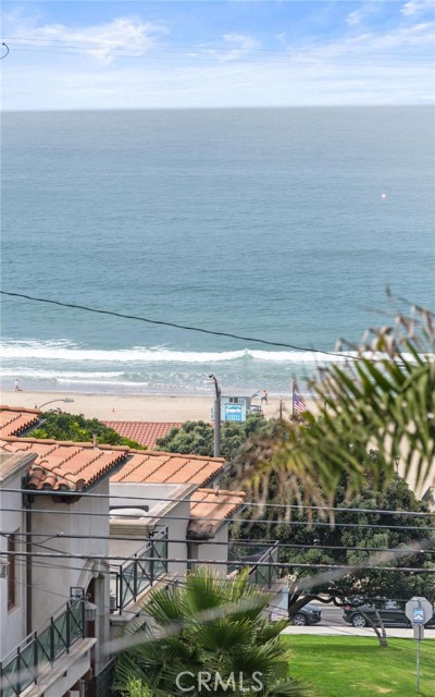 Ocean white water views and the life guard tower