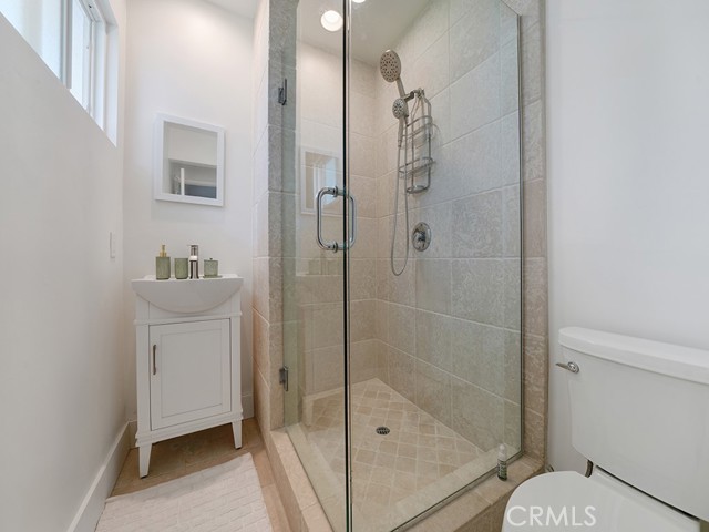 Detail Gallery Image 12 of 22 For 1594 via Capri #1,  Laguna Beach,  CA 92651 - 2 Beds | 2 Baths