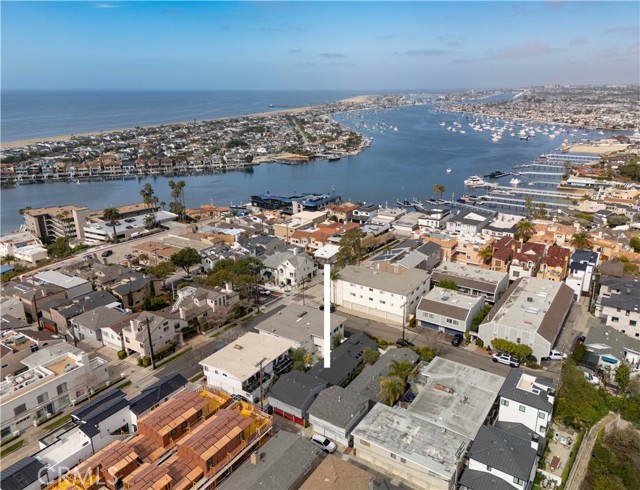 304 Dahlia Place, Corona del Mar CA: https://media.crmls.org/medias/5fa07cde-552b-403a-a57f-8e7f4e399747.jpg