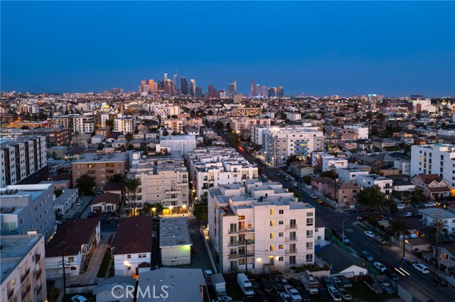 1055 S Serrano Avenue, Los Angeles CA: https://media.crmls.org/medias/5fa07dfd-1265-4d76-b8f7-1ff102a08418.jpg