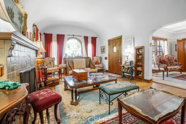 2270 E Orange Grove Boulevard, Pasadena CA: https://media.crmls.org/medias/5fa11ea2-57bf-49ea-9fac-403921845470.jpg