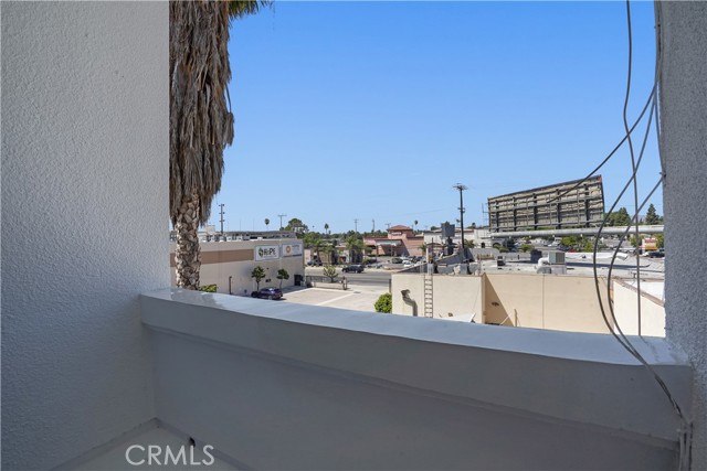 Detail Gallery Image 30 of 39 For 16940 Chatsworth St #304,  Granada Hills,  CA 91344 - 2 Beds | 2 Baths