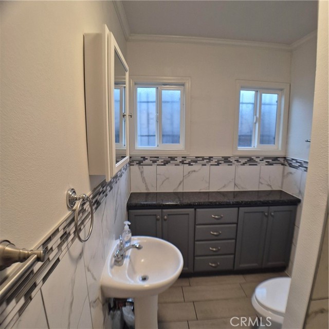 Detail Gallery Image 7 of 20 For 804 S Mayo Ave, Compton,  CA 90221 - 3 Beds | 1 Baths