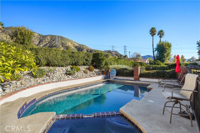 485 Wedgewood Court, Duarte CA: https://media.crmls.org/medias/5fa2b5c0-b327-4f1f-845d-6d3c95578daf.jpg