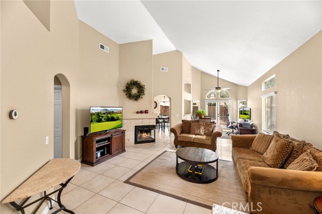 40723 Mountain Pride, Murrieta CA: https://media.crmls.org/medias/5fa33aef-3cb5-4615-81df-eb6a111c6552.jpg