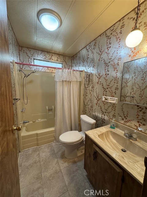 15181 Van Buren Boulevard, Riverside CA: https://media.crmls.org/medias/5fa366ba-8d90-48ff-8b6a-89aefa01e006.jpg