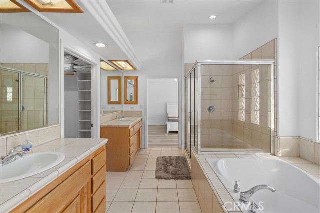 18075 Lakeview Drive, Victorville CA: https://media.crmls.org/medias/5fa5e156-834a-4e9b-b5f6-894ce5de5739.jpg