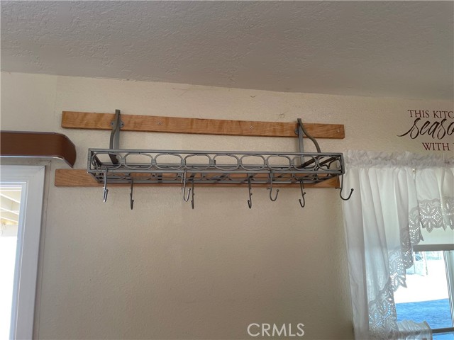 Detail Gallery Image 13 of 15 For 21150 Lone Eagle, Apple Valley,  CA 92308 - 3 Beds | 2 Baths