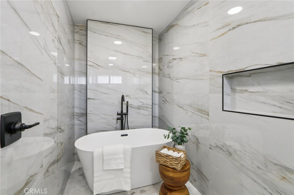 https://media.crmls.org/medias/5fa8abfa-2196-4346-aaab-113635ddfb66.jpg?preset=X-Large