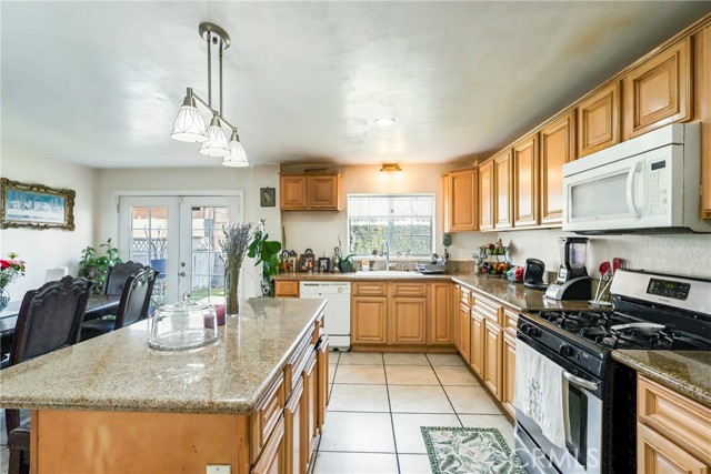 Detail Gallery Image 7 of 24 For 1801 W Cameron St, Long Beach,  CA 90810 - 4 Beds | 3 Baths