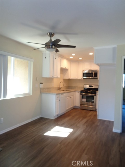 8362 Atlanta Avenue, Huntington Beach CA: https://media.crmls.org/medias/5fa8fb82-a935-4e1d-8f98-38bca0852e25.jpg