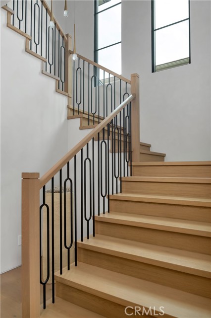 13024 Bloomfield Street, Studio City CA: https://media.crmls.org/medias/5fa97b25-db7a-470d-90a1-a78036b0f995.jpg