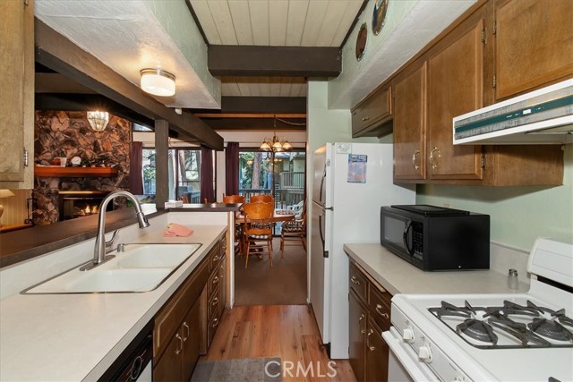 Detail Gallery Image 13 of 28 For 41935 Switzerland #52,  Big Bear Lake,  CA 92315 - 2 Beds | 2 Baths