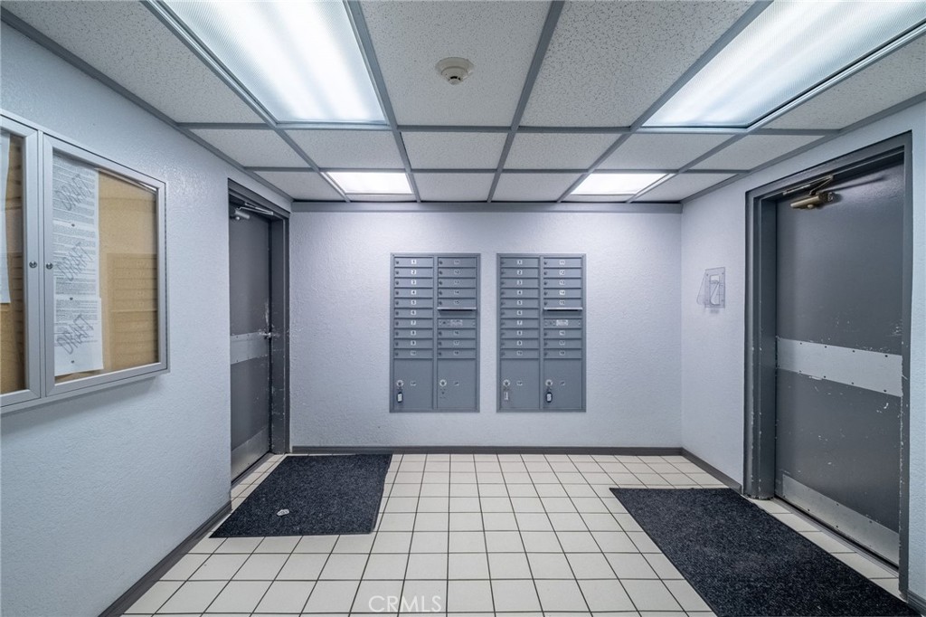 https://media.crmls.org/medias/5fab90b9-8b44-45e9-9e34-96ee5f2ed032.jpg?preset=X-Large